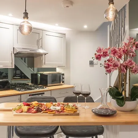 The Old Coach House- Luxury Detached Quite Stylish Whole House Short Walk From The Conference- Town Centre * הרוגייט
