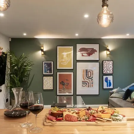 The Old Coach House- Luxury Detached Quite Stylish Whole House Short Walk From The Conference- Town Centre בית נופש הרוגייט