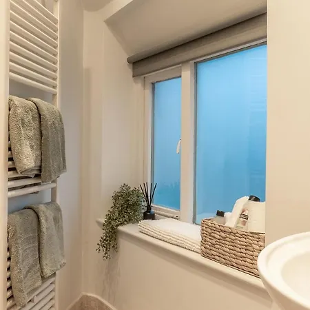 בית נופש The Old Coach House- Luxury Detached Quite Stylish Whole House Short Walk From The Conference- Town Centre