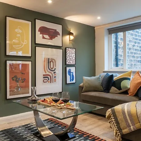 The Old Coach House- Luxury Detached Quite Stylish Whole House Short Walk From The Conference- Town Centre *