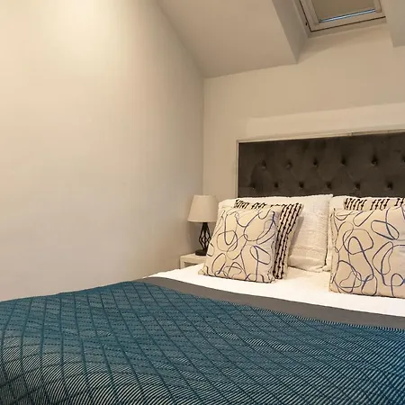 The Old Coach House- Luxury Detached Quite Stylish Whole House Short Walk From The Conference- Town Centre * הרוגייט