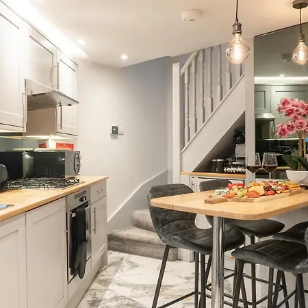 בית נופש The Old Coach House- Luxury Detached Quite Stylish Whole House Short Walk From The Conference- Town Centre *