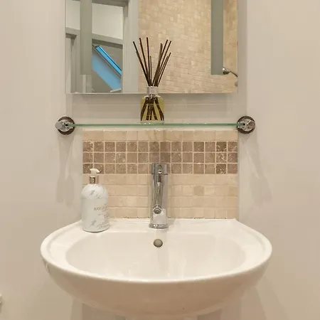 The Old Coach House- Luxury Detached Quite Stylish Whole House Short Walk From The Conference- Town Centre * הרוגייט